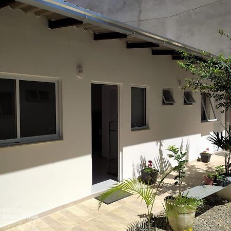 Pousada Casa Verde - Quartos Individuais - Smart Tv 32 - E Banheiro Privativo Appartement Itajaí Buitenkant foto